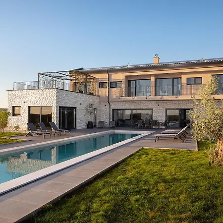 Vila Olive Yard Bale