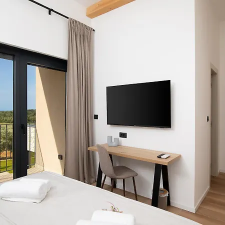 Vila Olive Yard *