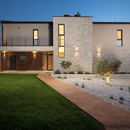 Vila Olive Yard Bale