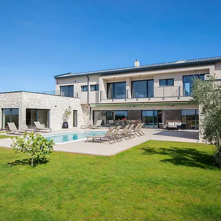 Vila Olive Yard